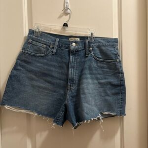 Madewell Shorts Women’s 32  The Mom Jean Short High Rise Light Wash Raw Hem